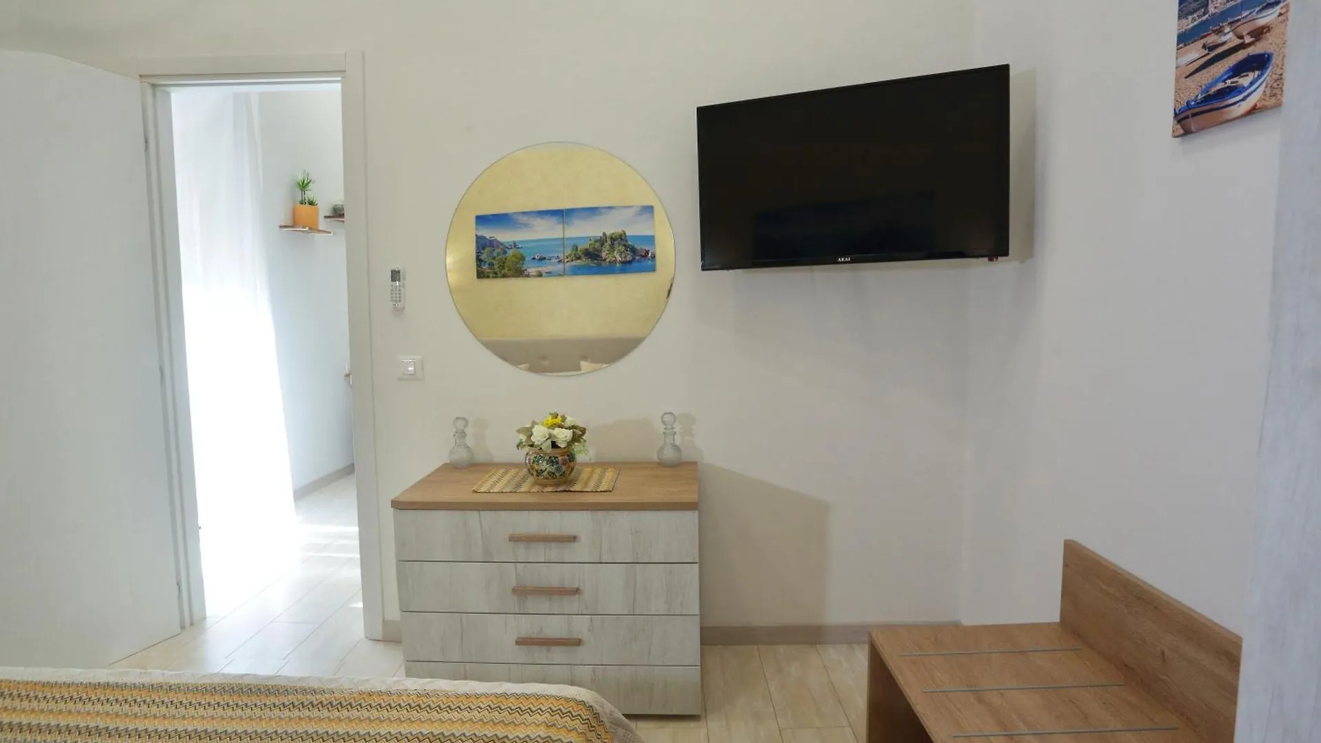 Theos Holidays Apartments Giardini Naxos