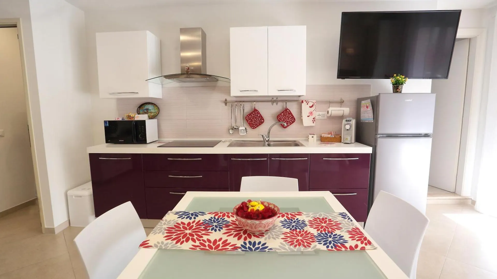 Theos Holidays Apartments Giardini Naxos