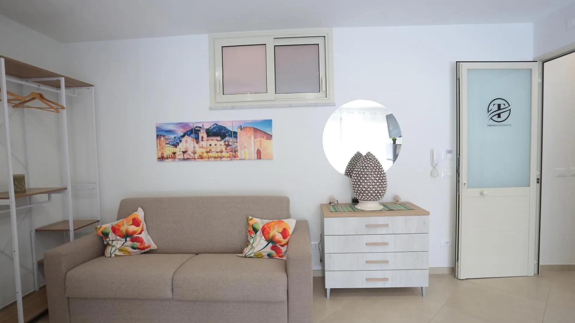 Theos Holidays Apartments Giardini Naxos